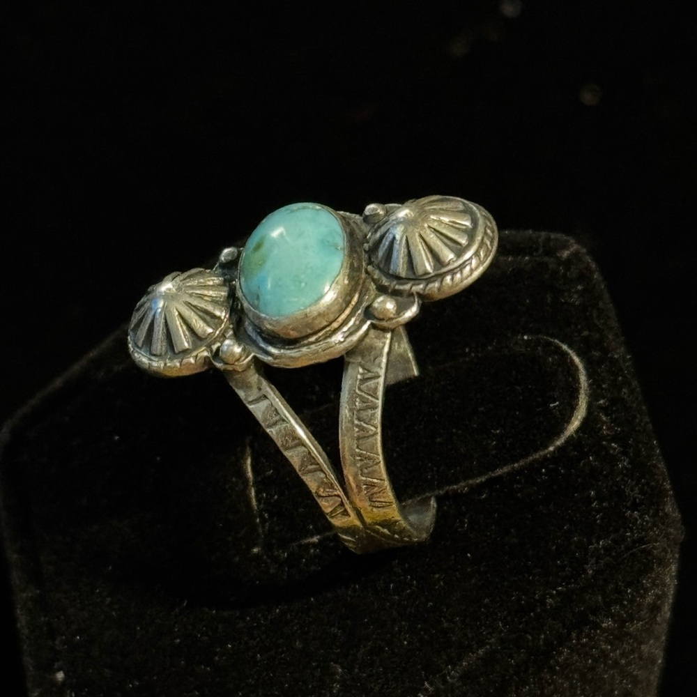 Vintage Native American Turquoise Sterling Silver Ring Size 7 - Picture 4 of 4